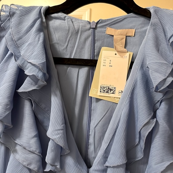 {{h&m}} Flounced Chiffon Dress - Picture 7 of 7